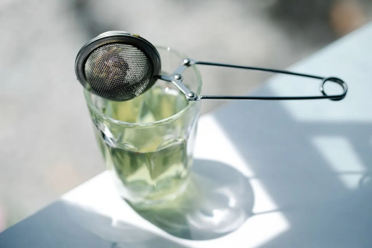 How to Brew Loose Leaf Tea Without a Teapot: 5 Everyday Methods